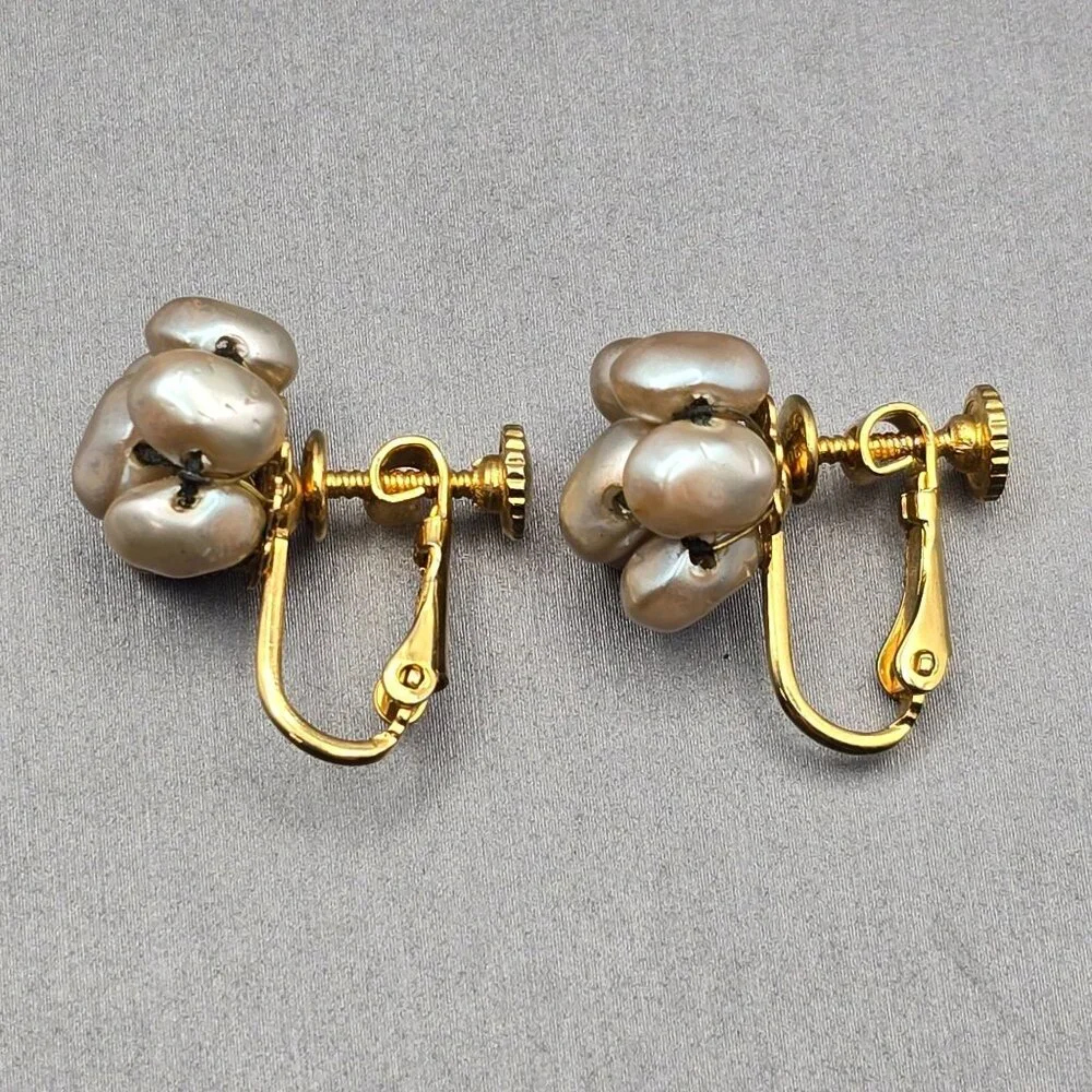 VTG Les Bernard Gold-Tone Screw Back Earrings Clustered Faux Pearls Signed - Picture 4 of 10